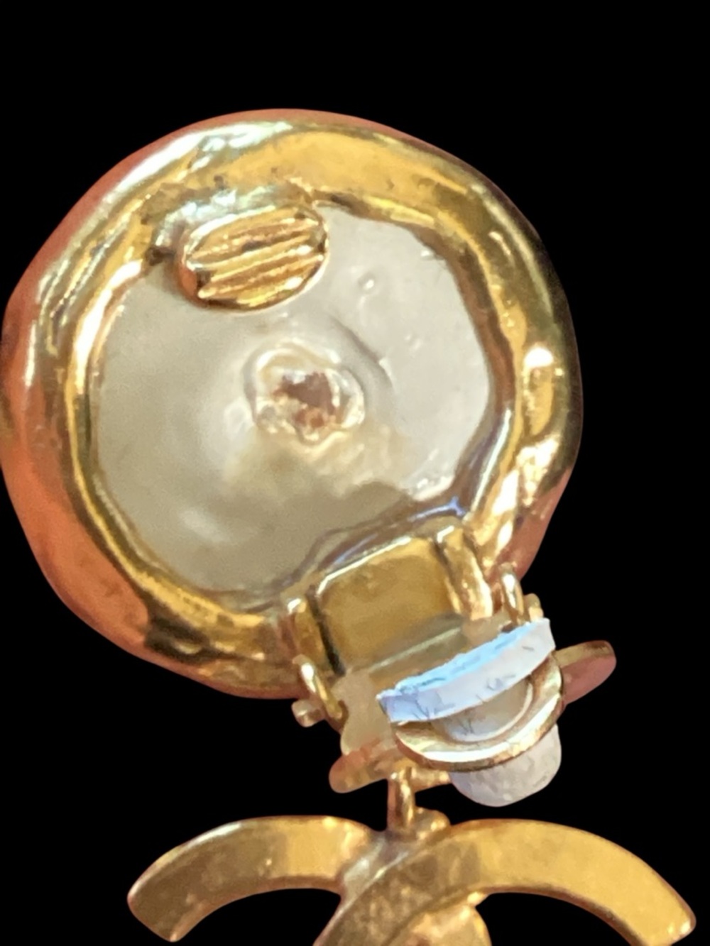 CHANEL Gold-Tone Pearl Drop CC Logo Earrings - Picture 6 of 7